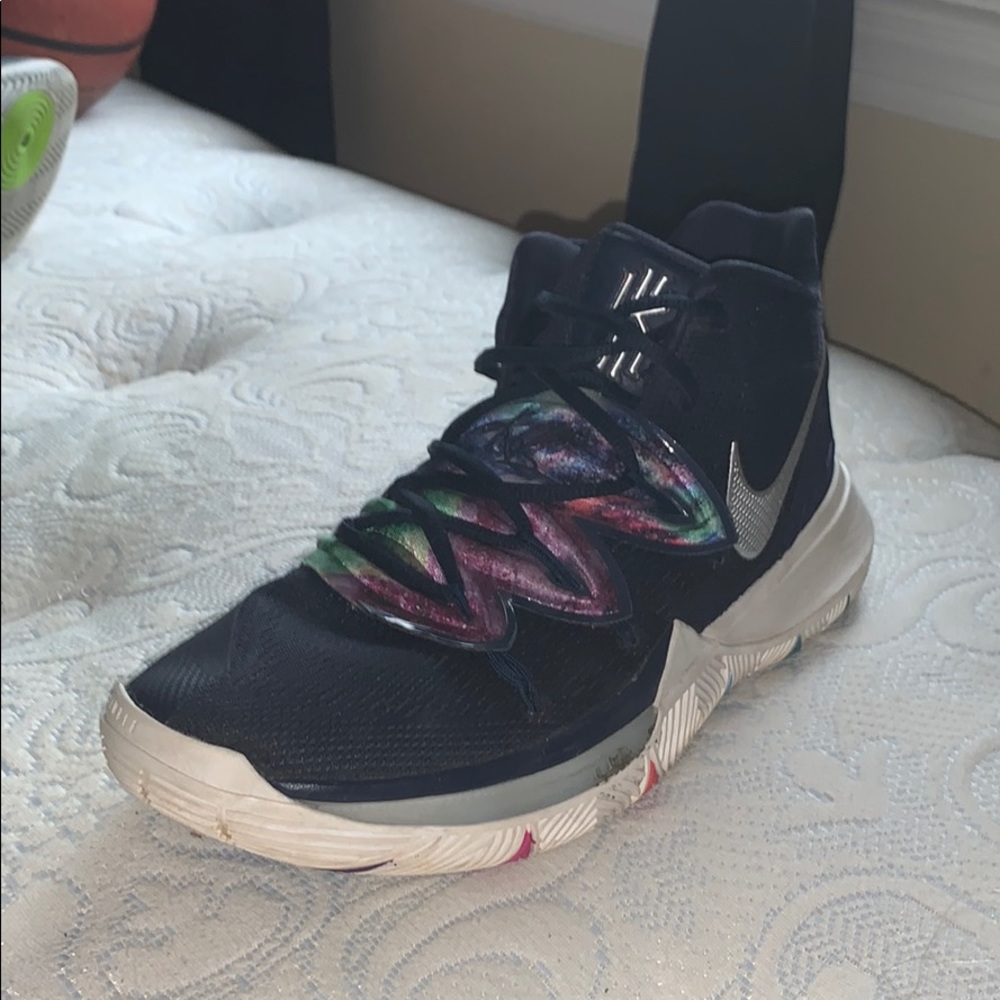 Kyrie 5 “galaxy” size 10.5